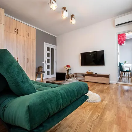 Vespa Aristocratic Central Apartment Sofia Exterior photo